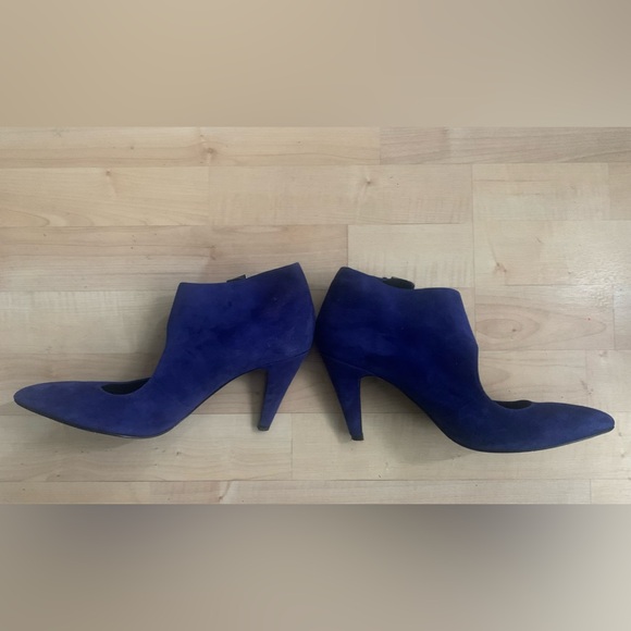 Nine West Blue Suede Heels. - Picture 3 of 9